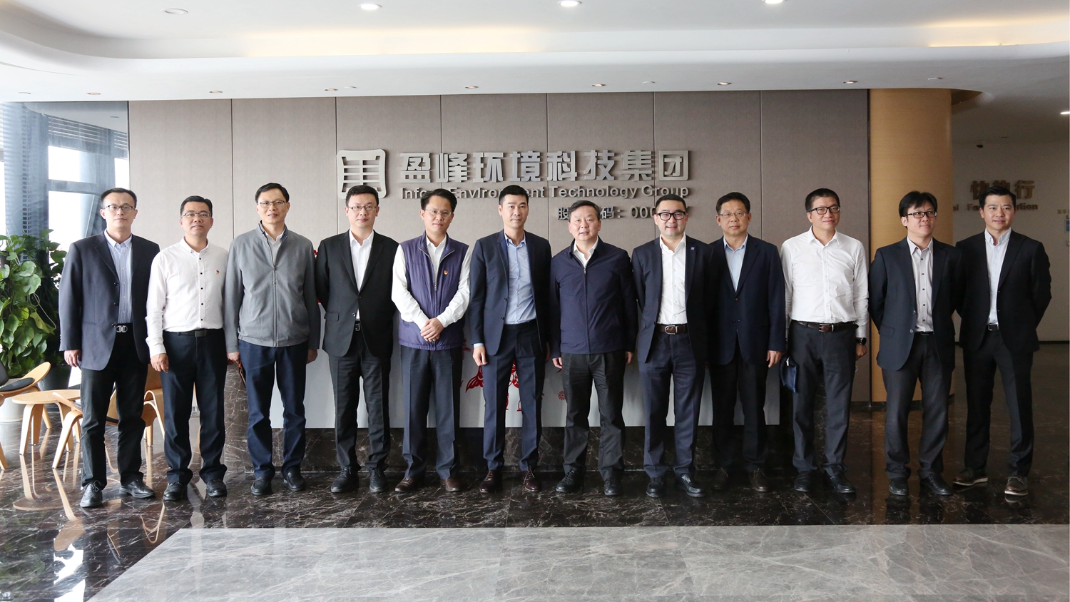 佛山市委副书记、市长朱伟一行莅临bv1946伟德调研指导