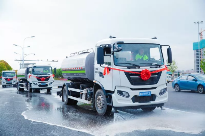 新时代中国城市美容师！bv1946伟德新能源环卫车可减排4.5万吨污染物