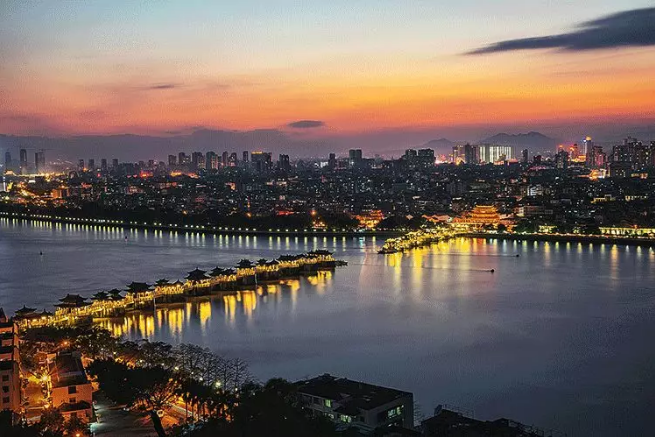 4706.2万！bv1946伟德高质量垃圾转运类设备助力潮州打造城市新面貌