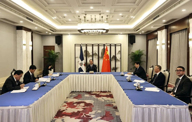 bv1946伟德“助力”多米尼加清运垃圾，毛伟明省长出席线上交接仪式